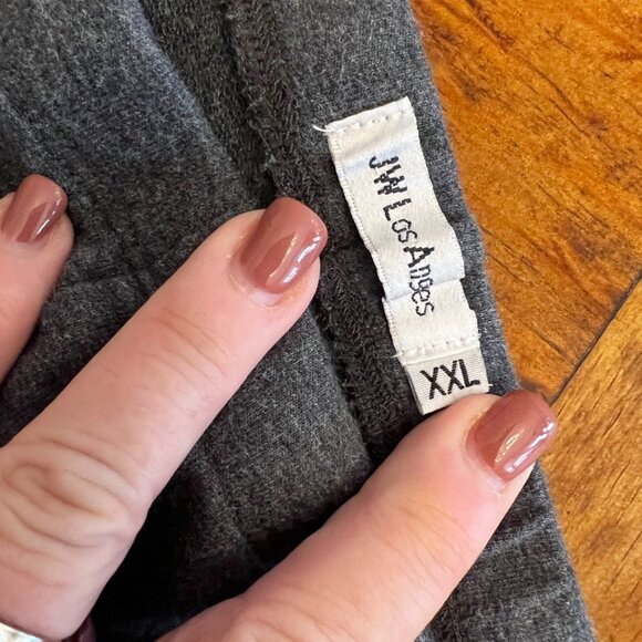 JW Los Angeles Grey Leggins w/red, blue & taupe stitching on sides of outer leg - Picture 2 of 6